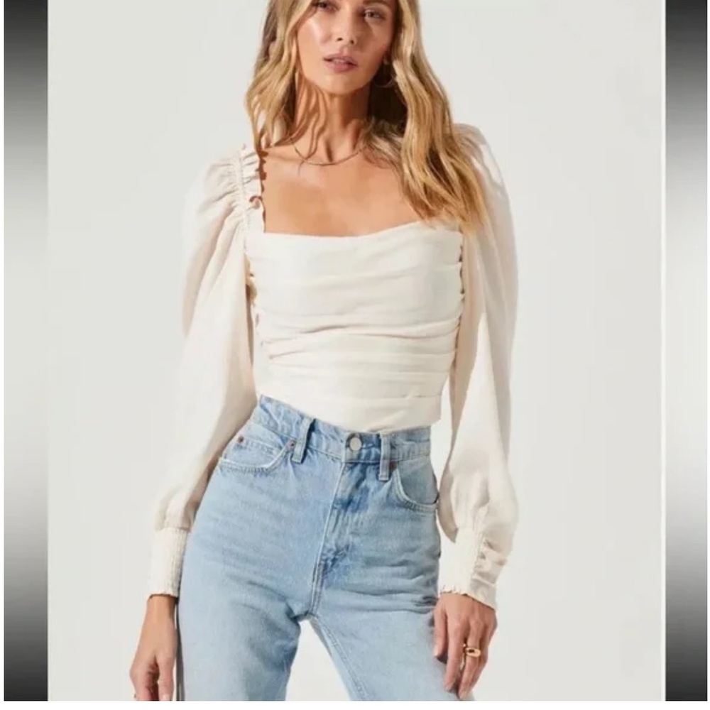 ASTR Cream Long Sleeve Women's Top